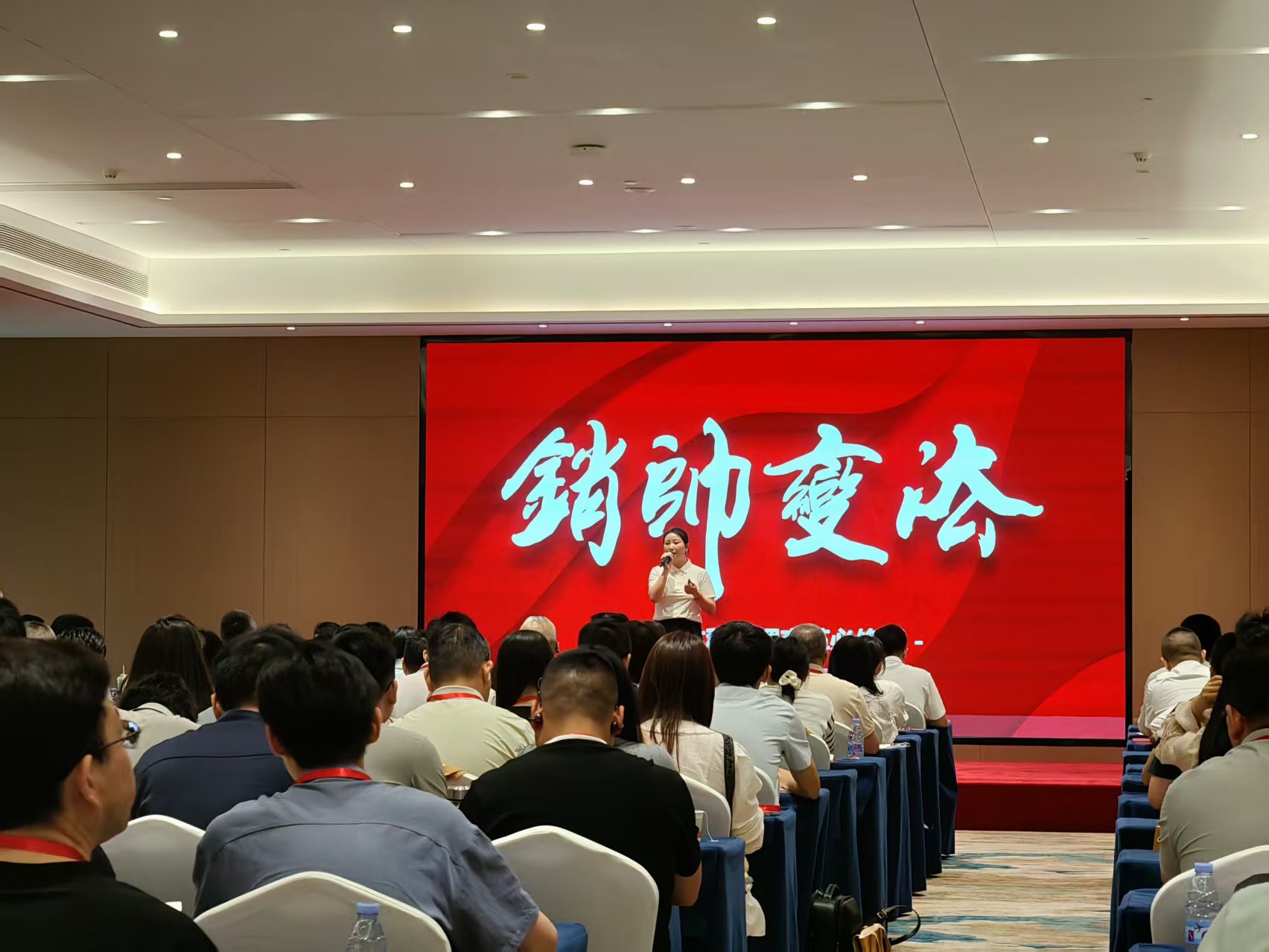 1近景封面.jpg 1近景封面.jpg